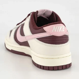 SB Dunk Low Valentine